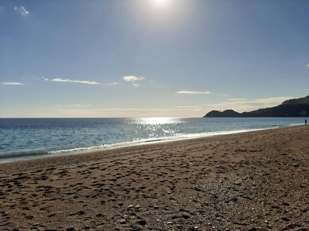 Ciuri Ciuri - Sea Of Taormina Hotel เลโตยานนี ภายนอก รูปภาพ
